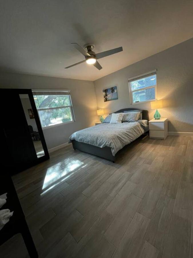 Family House In St Petersburg Apartment เซนต์ปีเตอร์สเบิร์ก ภายนอก รูปภาพ